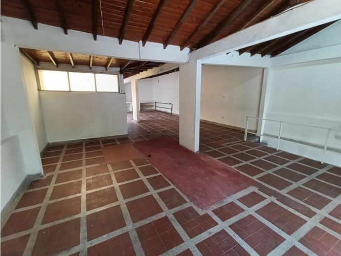 Bodega en arriendo en La Candelaria, Medellín, 90 m² · foto 2 de 10