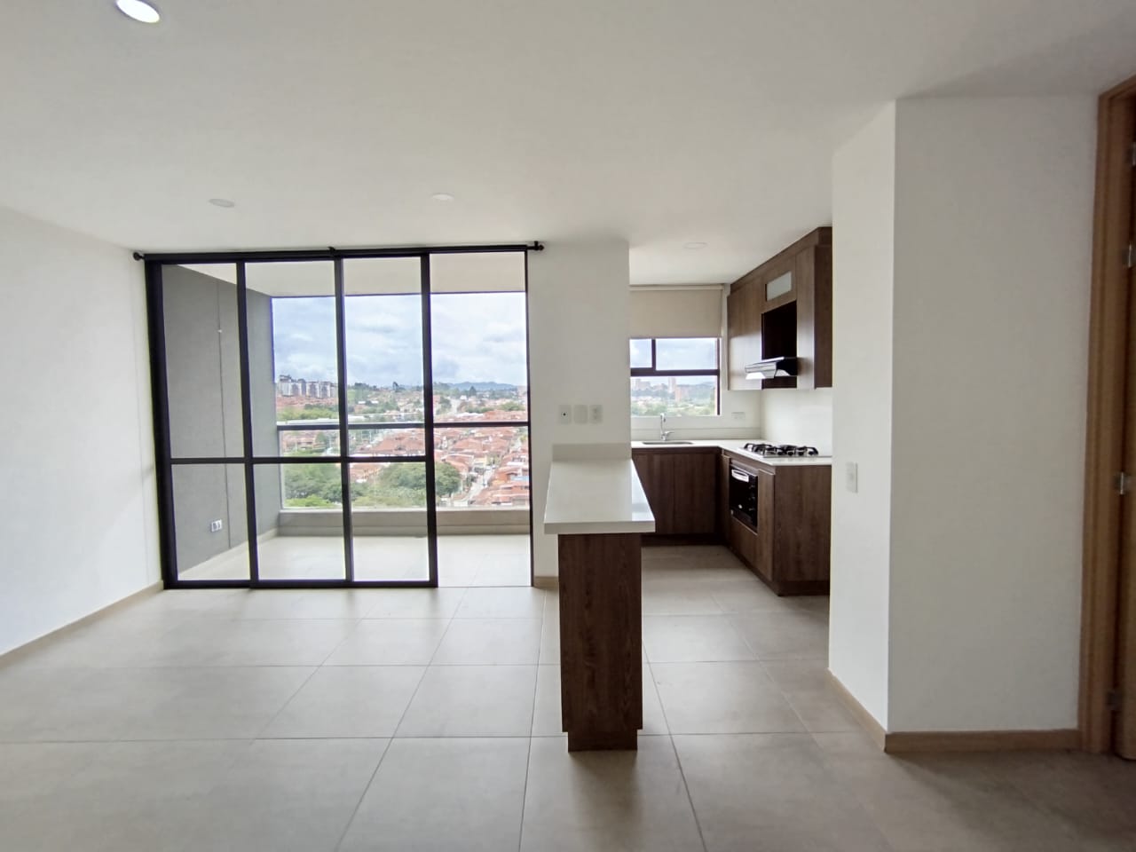 Apartamento en arriendo en Centro, Rionegro · foto 3 de 16