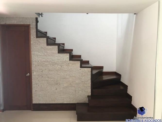 Casa de 3 alcobas en venta en Zona Centro, Envigado, 160 m² · foto 2 de 9