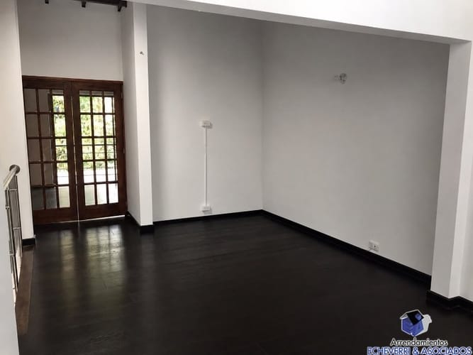 Casa de 3 alcobas en venta en Zona Centro, Envigado, 160 m² · foto 3 de 9