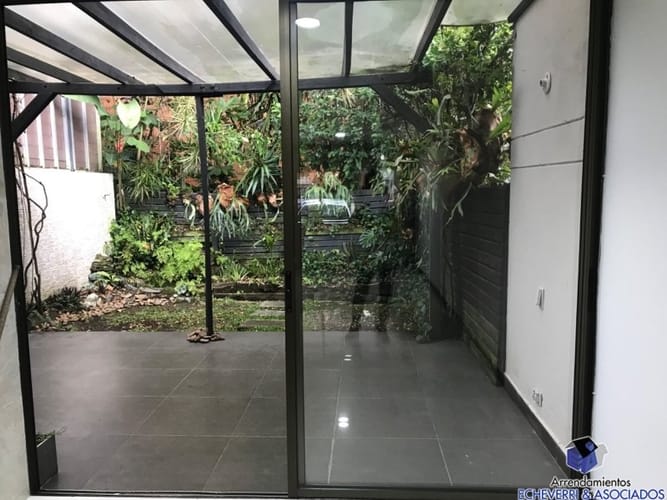 Casa de 3 alcobas en venta en Zona Centro, Envigado, 160 m² · foto 8 de 9