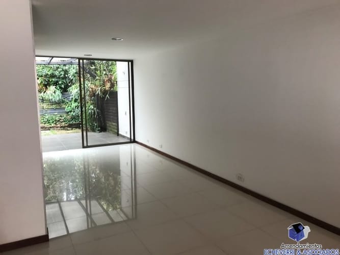 Casa de 3 alcobas en venta en Zona Centro, Envigado, 160 m² · foto 9 de 9