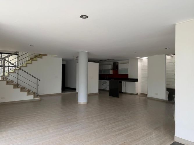 Casa de 3 alcobas en venta en Cabecera Del Llano, Bucaramanga, 450 m² · foto 2 de 16