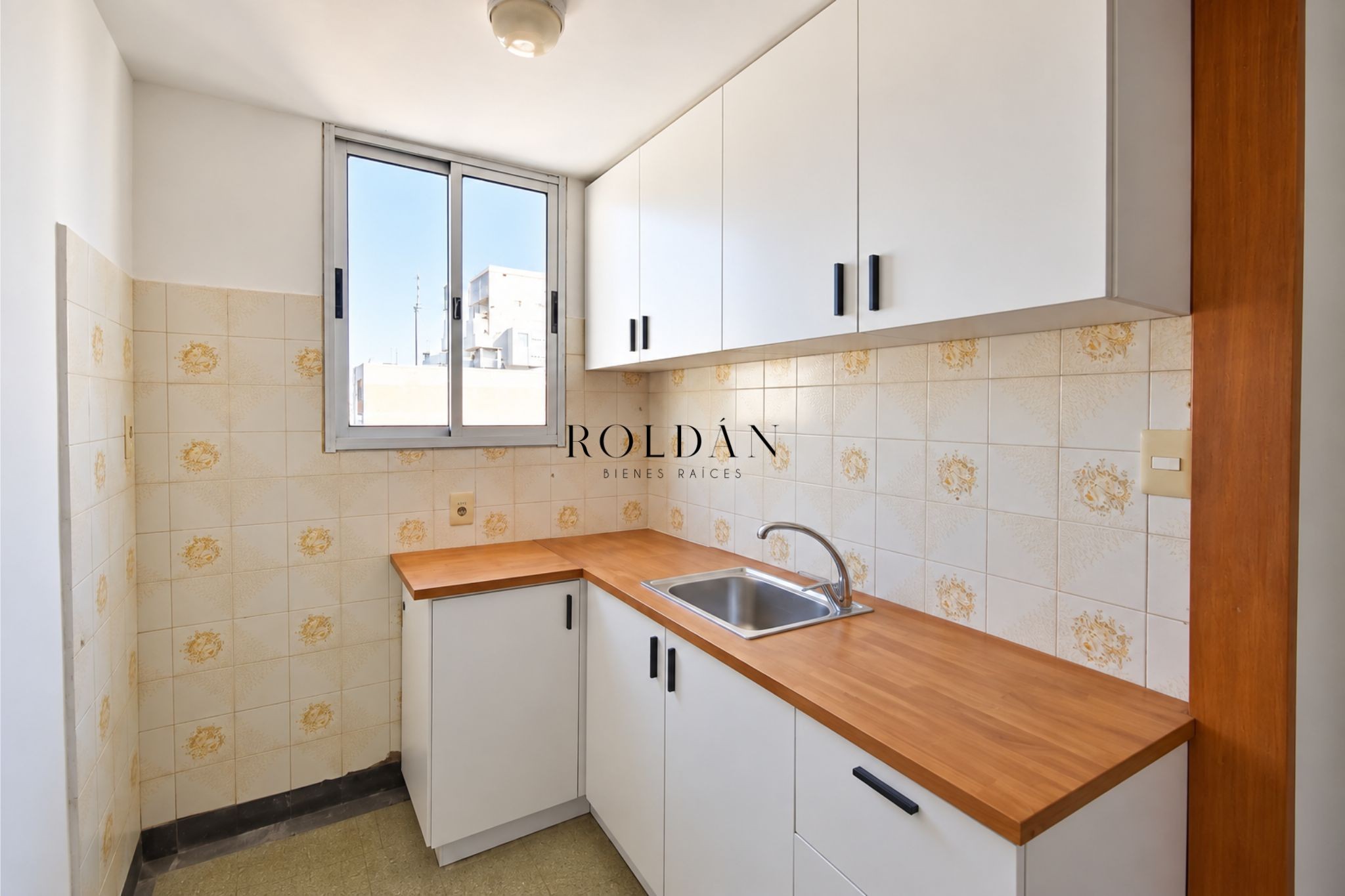 Apartamento Alquiler Centro 2 Dormitorios Sobre Avenida 18 De Julio Piso Alto Bajos Gastos Comunes · Foto 12