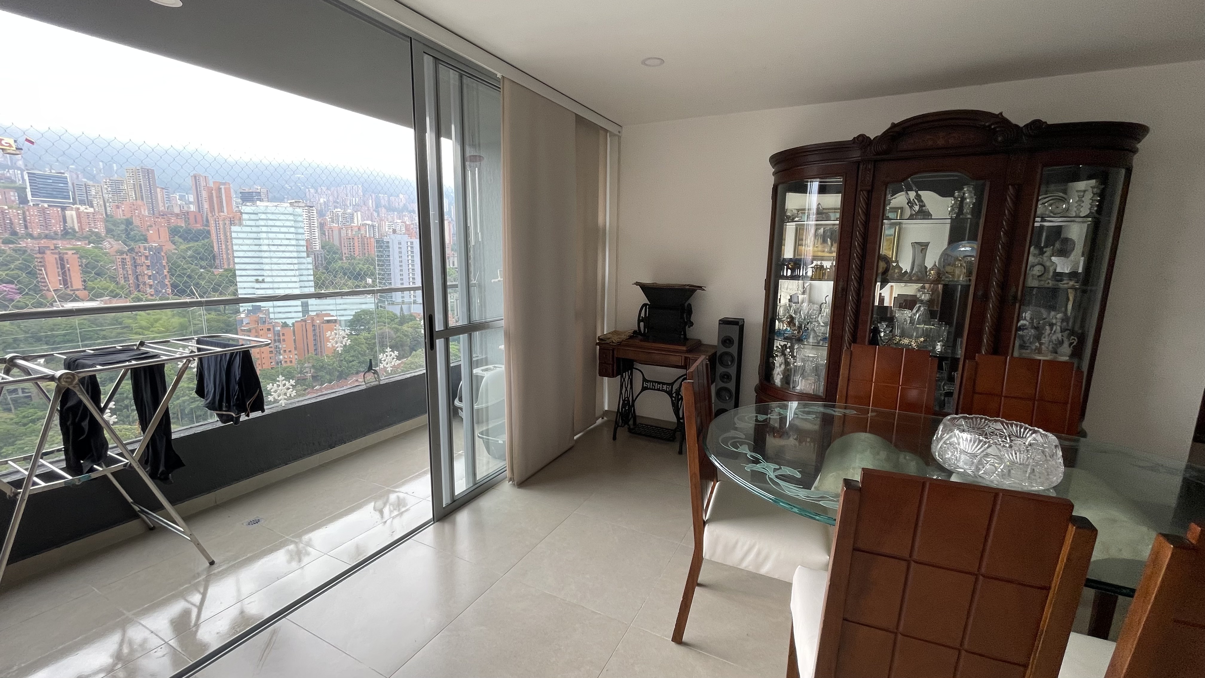 Apartamento en venta en El Poblado, Medellín · foto 8 de 23