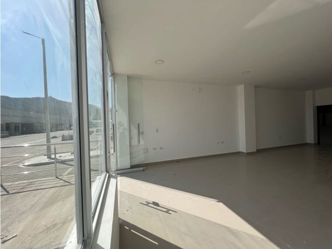 Bodega en venta en Distrito Turistico,Cultural E Historico De Santa, Santa Marta, 550 m² · foto 2 de 14