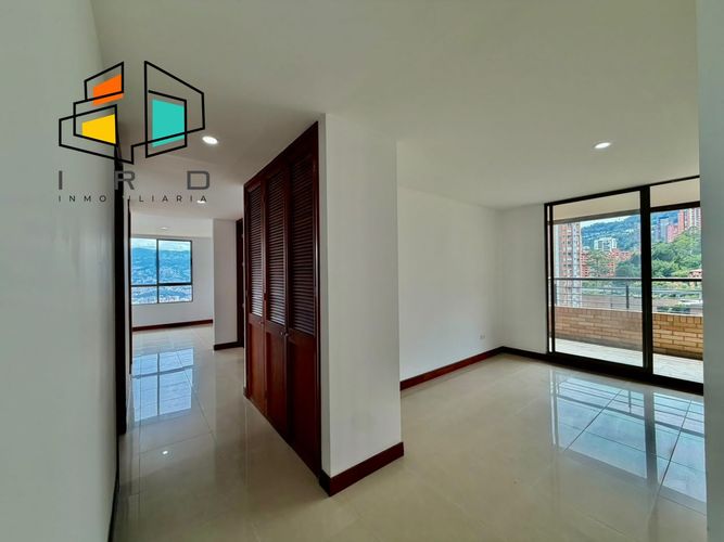 Apartamento de 4 alcobas en arriendo en El Tesoro, Medellín, 210 m² · foto 8 de 24