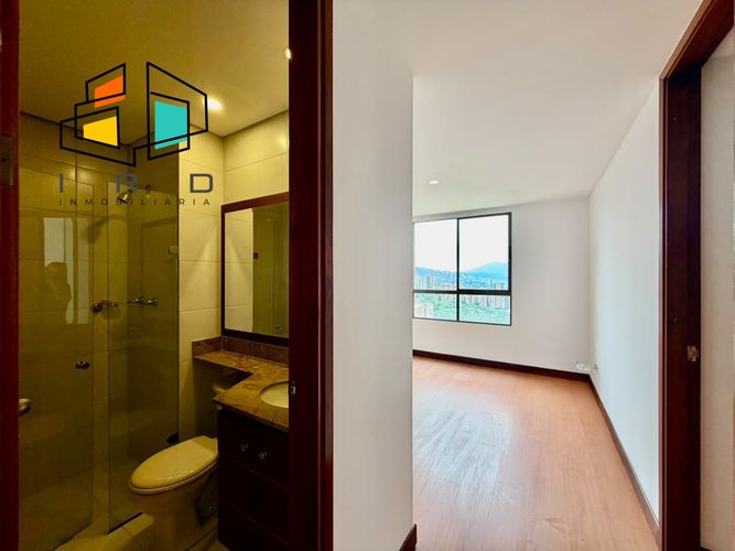 Apartamento de 4 alcobas en arriendo en El Tesoro, Medellín, 210 m² · foto 15 de 24