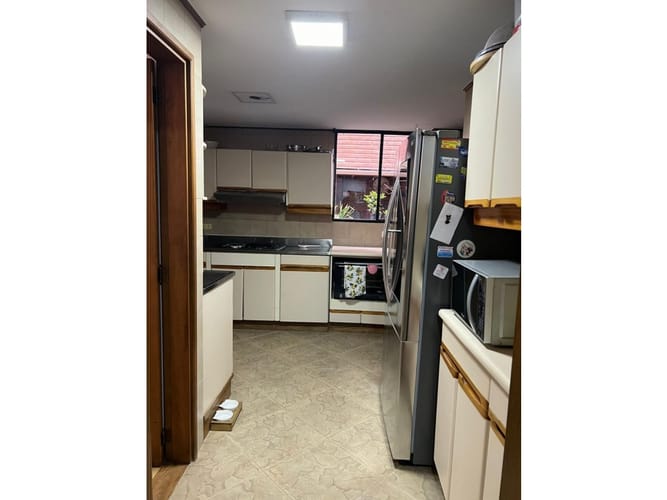 Apartamento de 3 alcobas en arriendo en Las Lomas, Medellín, 180 m² · foto 3 de 19