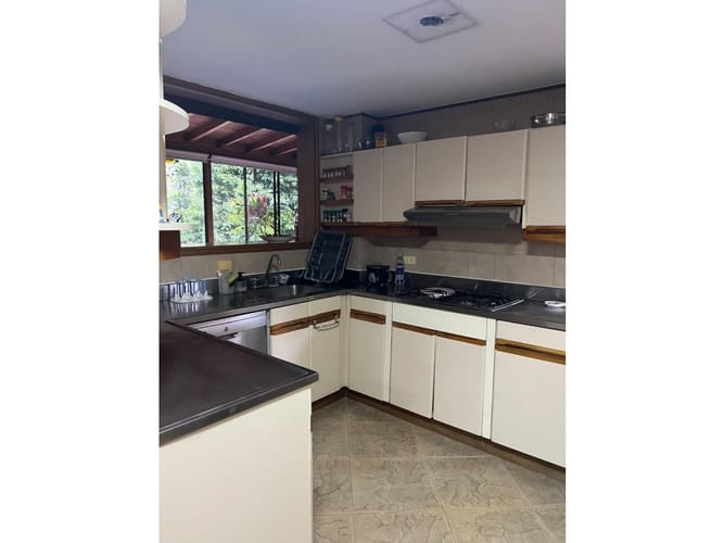 Apartamento de 3 alcobas en arriendo en Las Lomas, Medellín, 180 m² · foto 5 de 19