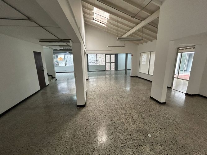 Casa de 6 alcobas en venta en Patio Bonito, Medellín, 402 m² · foto 6 de 8