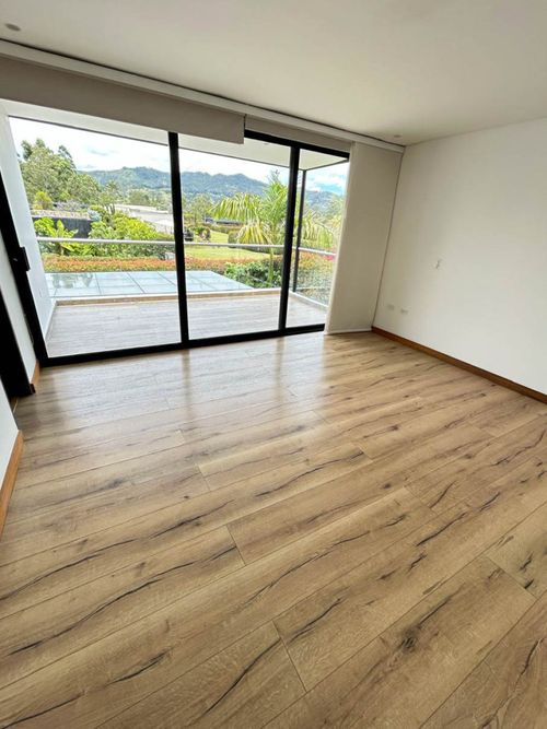 Casa de 5 alcobas en venta en Sajonia, Rionegro, 350 m² · foto 8 de 15