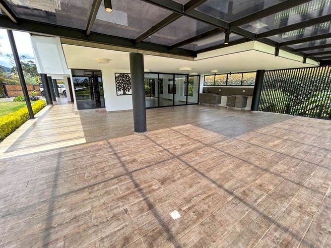Casa de 5 alcobas en venta en Sajonia, Rionegro, 350 m² · foto 15 de 15
