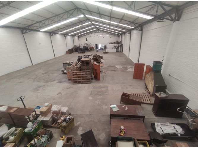 Bodega en arriendo en Los Naranjos, Itagüí, 1500 m² · foto 2 de 14