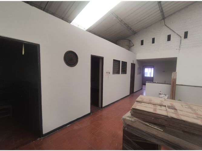 Bodega en arriendo en Los Naranjos, Itagüí, 1500 m² · foto 12 de 14