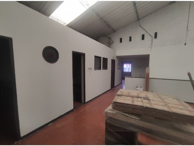 Bodega en arriendo en Los Naranjos, Itagüí, 1500 m² · foto 13 de 14