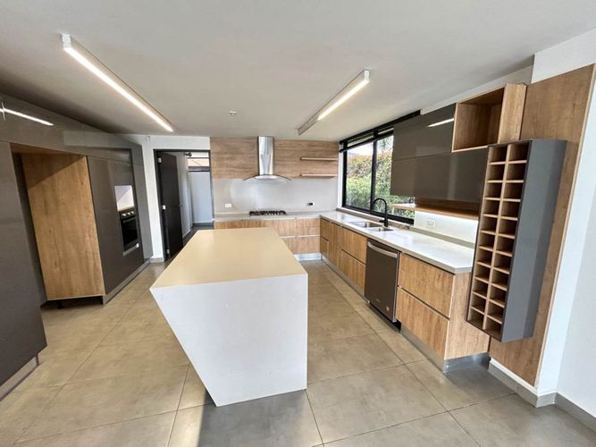 Casa de 5 alcobas en arriendo en Sajonia, Rionegro, 350 m² · foto 13 de 15