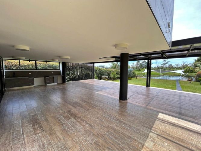 Casa de 5 alcobas en arriendo en Sajonia, Rionegro, 350 m² · foto 14 de 15