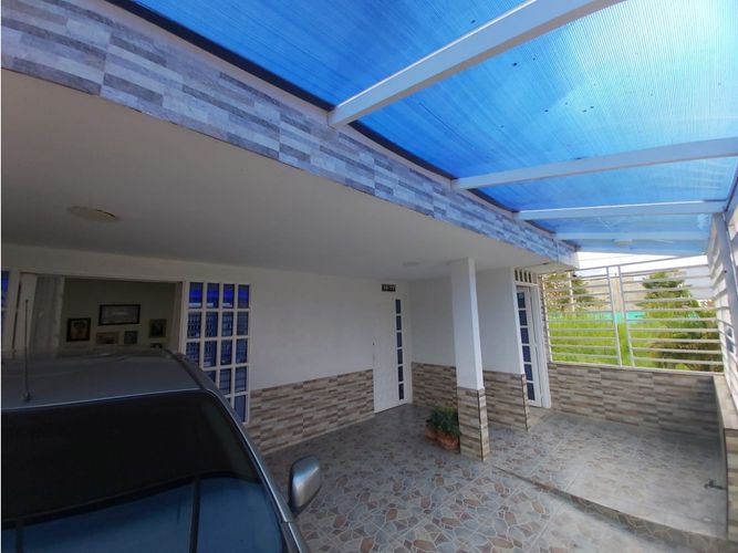 Casa de 9 alcobas en venta en Ub. Los Anturios, Jamundí, 504 m² · foto 2 de 24