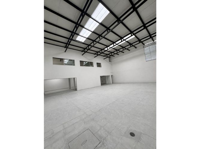 Local en venta en Patio Bonito, Medellín, 537 m² · foto 3 de 10