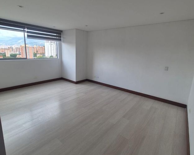 Apartamento de 3 alcobas en venta en Tres Esquinas, Sabaneta, 114 m² · foto 9 de 10
