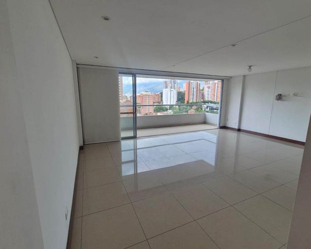 Apartamento de 3 alcobas en venta en Tres Esquinas, Sabaneta, 114 m² · foto 2 de 10