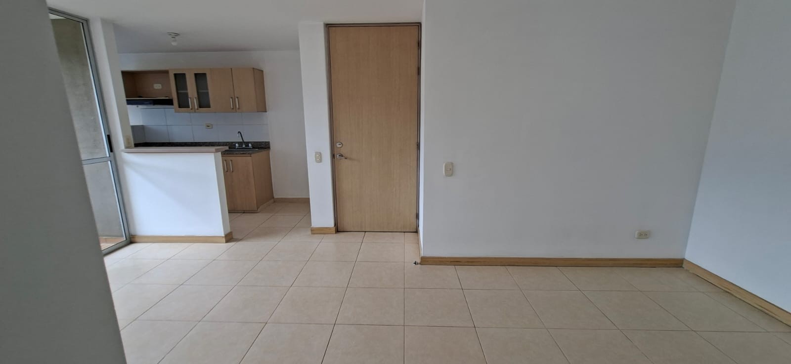 Apartamento en arriendo en Loma De San Jose, Sabaneta · foto 4 de 24