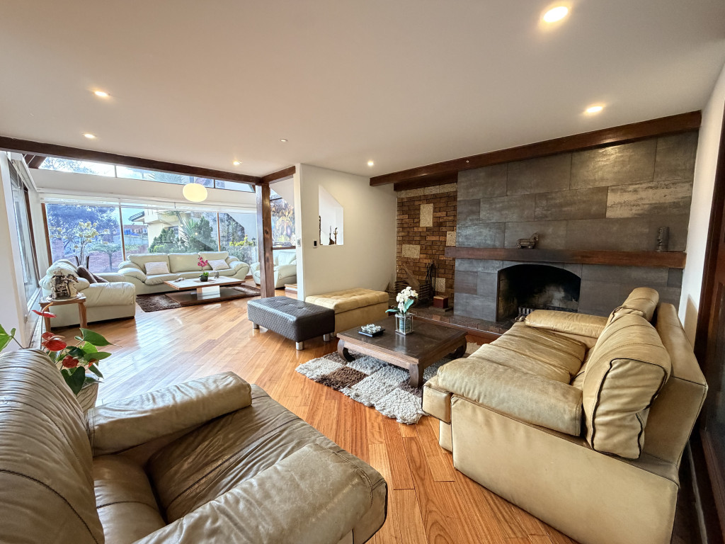 Casa en venta en Bosque De Pinos, Bogotá · foto 3 de 24