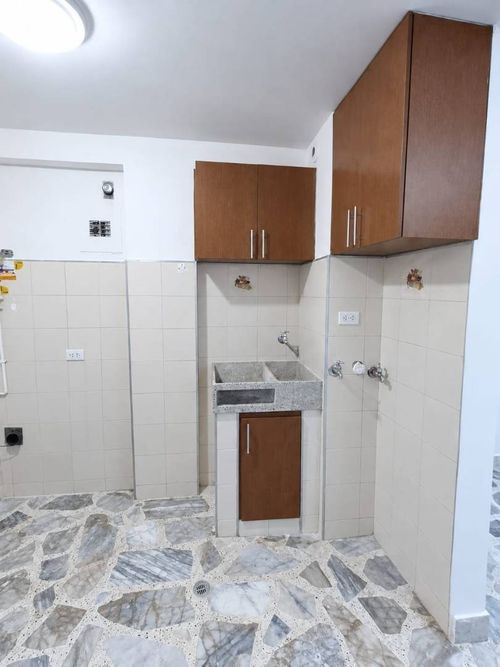 Apartamento de 4 alcobas en arriendo en Laureles, Medellín, 140 m² · foto 2 de 19