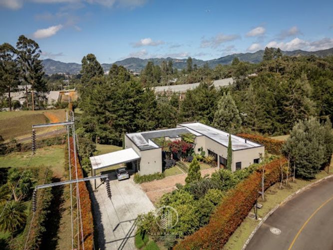 Finca en venta en La Ceja, 330 m² · foto 2 de 20