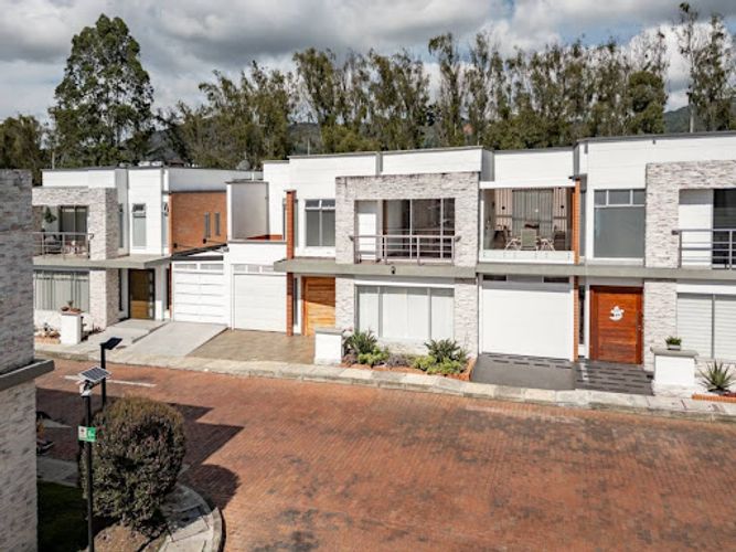 Casa de 4 alcobas en venta en La Ceja, 220 m² · foto 2 de 21