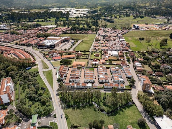 Casa de 4 alcobas en venta en La Ceja, 220 m² · foto 3 de 21