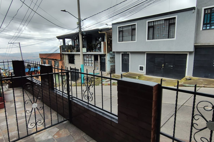 Casa de 8 alcobas en venta en San Rafael Usme, Bogotá, 180 m² · foto 2 de 24