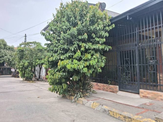 Casa de 3 alcobas en venta en Calixto Leiva, Neiva, 143 m² · foto 2 de 7