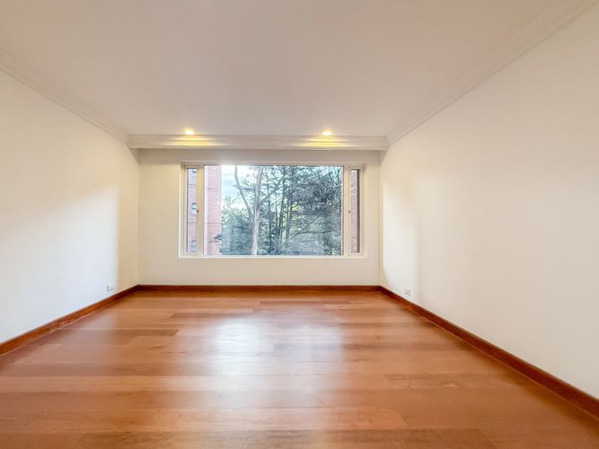 Apartamento de 3 alcobas en arriendo en Chicó Reservado, Bogotá, 236 m² · foto 2 de 16