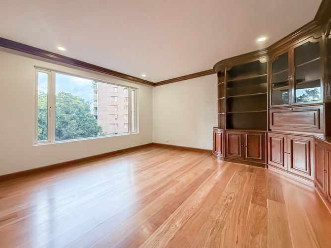 Apartamento de 3 alcobas en arriendo en Chicó Reservado, Bogotá, 236 m² · foto 4 de 16