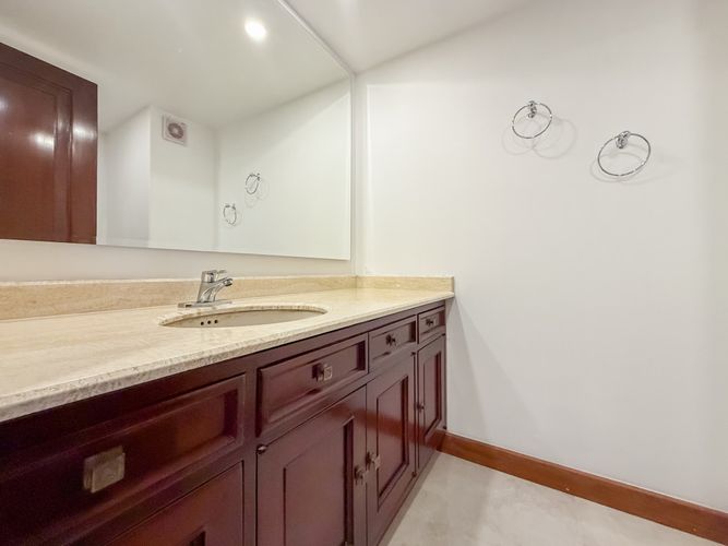 Apartamento de 3 alcobas en arriendo en Chicó Reservado, Bogotá, 236 m² · foto 5 de 16