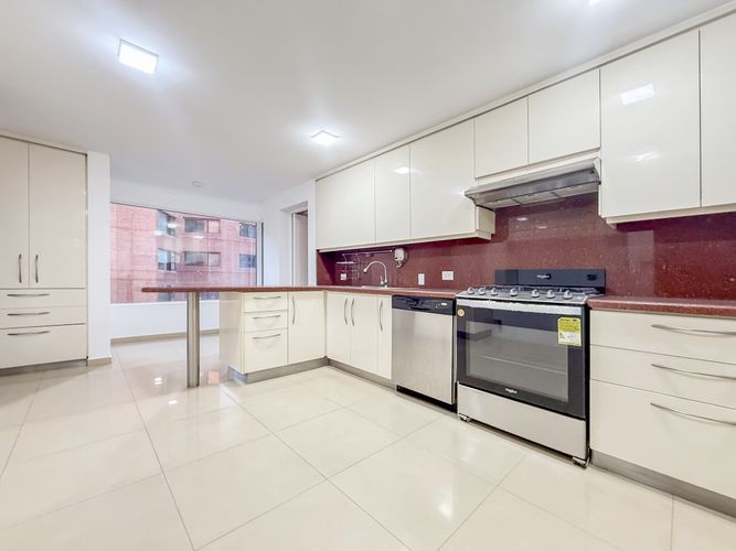 Apartamento de 3 alcobas en arriendo en Chicó Reservado, Bogotá, 236 m² · foto 6 de 16