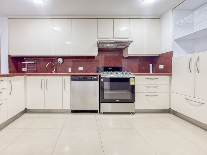 Apartamento de 3 alcobas en arriendo en Chicó Reservado, Bogotá, 236 m² · foto 7 de 16