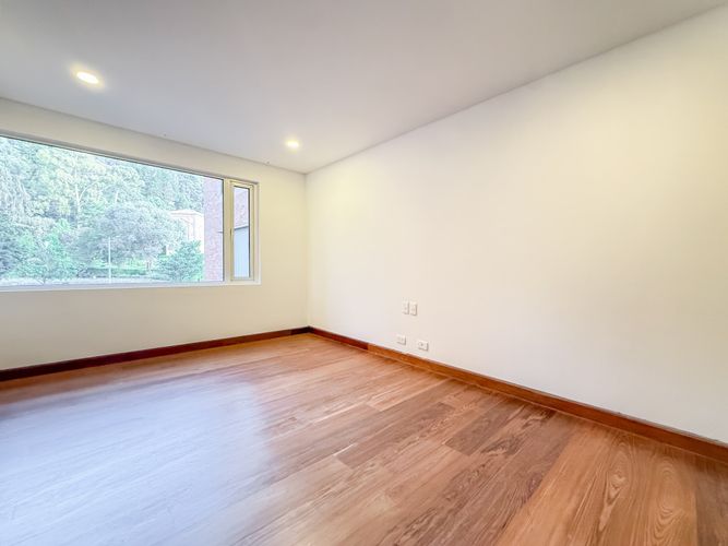 Apartamento de 3 alcobas en arriendo en Chicó Reservado, Bogotá, 236 m² · foto 14 de 16