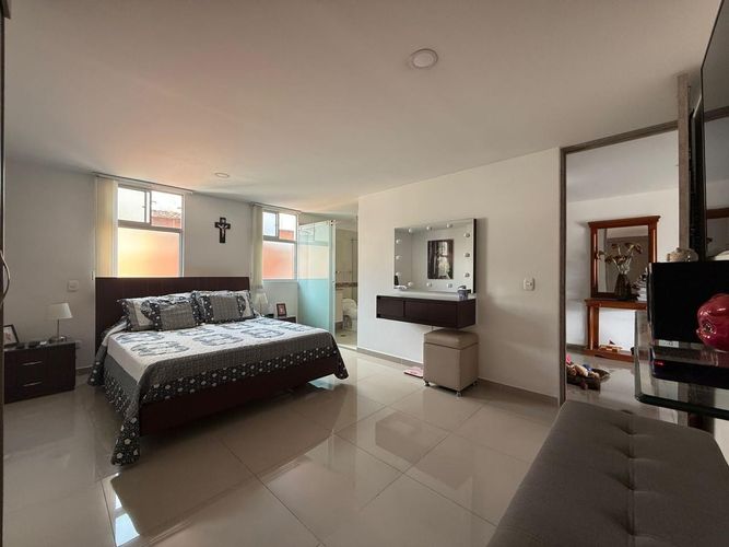 Apartamento de 3 alcobas en venta en Los Colores, Medellín, 114 m² · foto 5 de 13