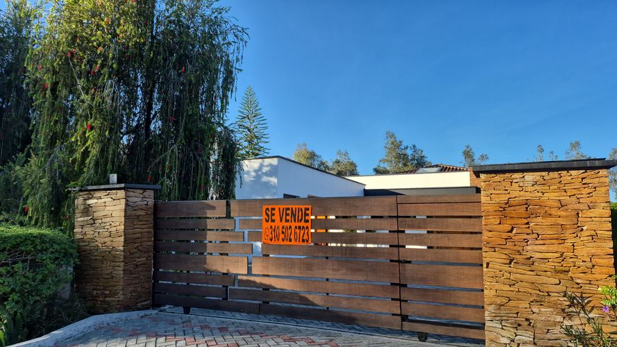 Casa de 5 alcobas en venta en Rionegro, 416 m² · foto 2 de 5