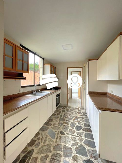 Apartamento de 3 alcobas en venta en El Poblado, Medellín, 145 m² · foto 5 de 19