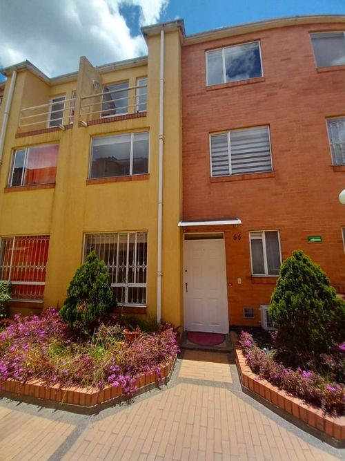 Casa de 3 alcobas en arriendo en Mirandela, Bogotá, 73 m² · foto 2 de 18