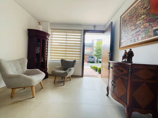 Casa de 3 alcobas en venta en La Ceja, 141 m² · foto 2 de 24