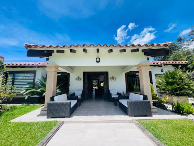 Casa de 4 alcobas en venta en Lomitas, La Ceja, 350 m² · foto 3 de 24