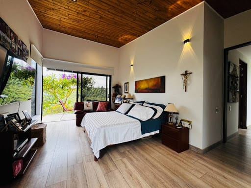 Casa de 4 alcobas en venta en El Porvenir, Rionegro, 298 m² · foto 19 de 24