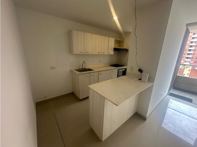 Apartamento de 3 alcobas en arriendo en Prados De Sabaneta, Sabaneta, 90 m² · foto 2 de 24