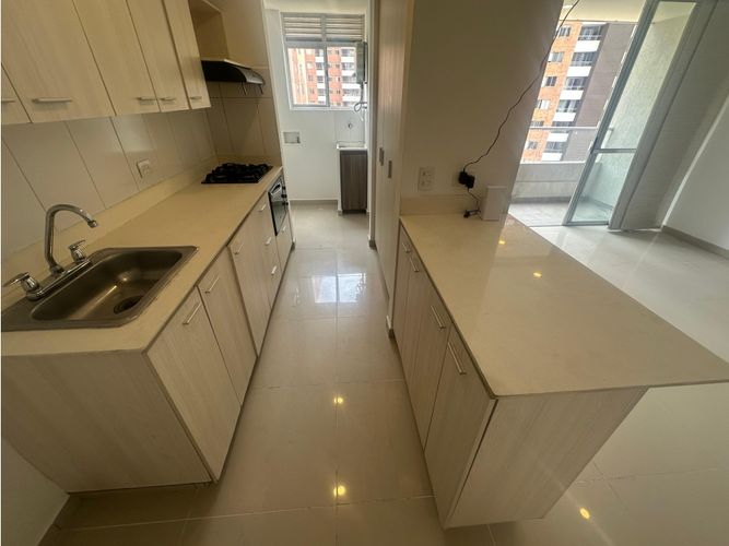 Apartamento de 3 alcobas en arriendo en Prados De Sabaneta, Sabaneta, 90 m² · foto 3 de 24