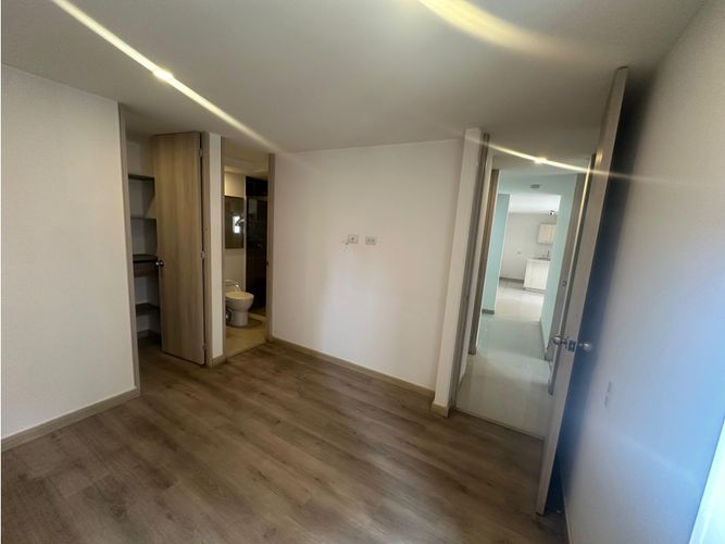 Apartamento de 3 alcobas en arriendo en Prados De Sabaneta, Sabaneta, 90 m² · foto 23 de 24